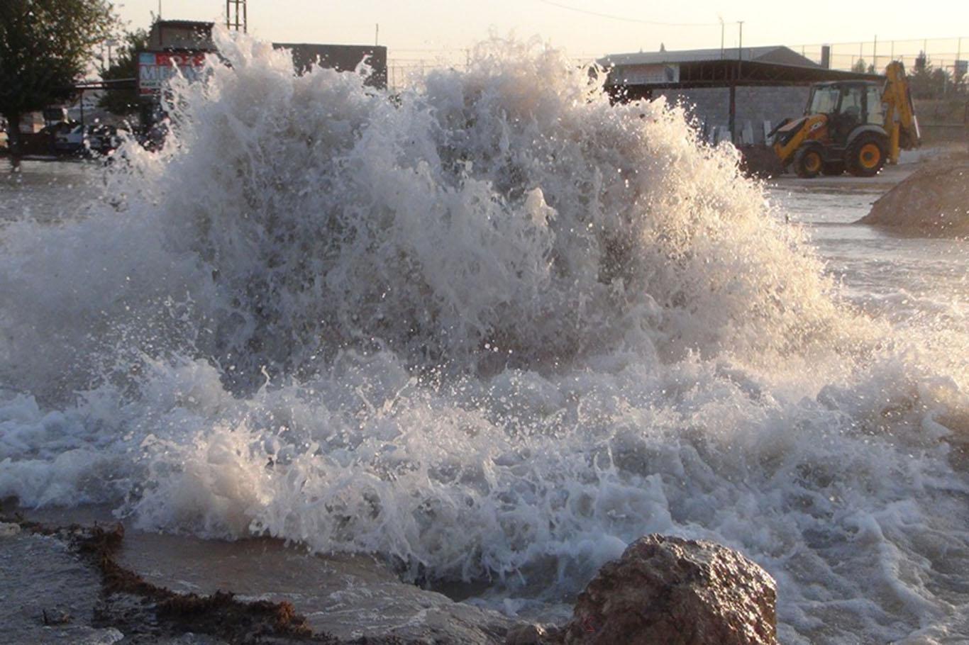 Nusaybin'de ana su borusu yine patladı